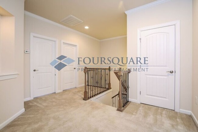 Building Photo - Elegant 3-Bed Townhome , Screened Porch & 2-Car Garage – Prime Davis Drive Location
