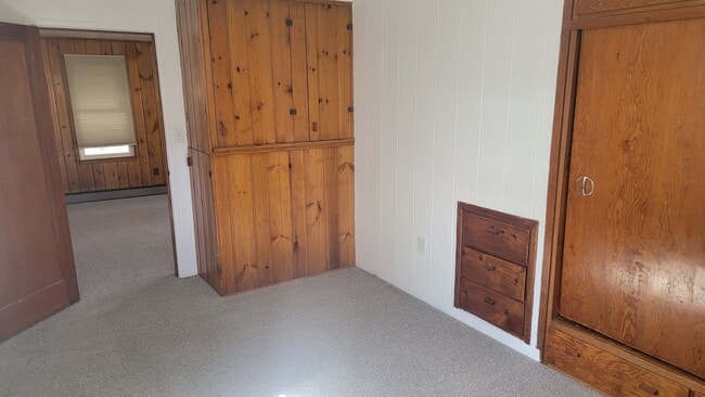 Building Photo - Cute 1-bedroom Carriage House In The Valley