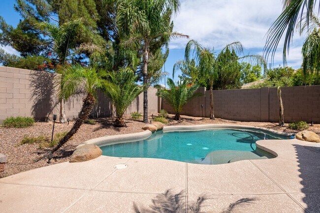 Building Photo - Stunning UPGRADED Furnished Home in Chandler!!!