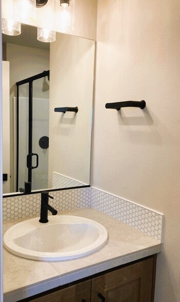 Bathroom - 7471 SE Kinnaman St