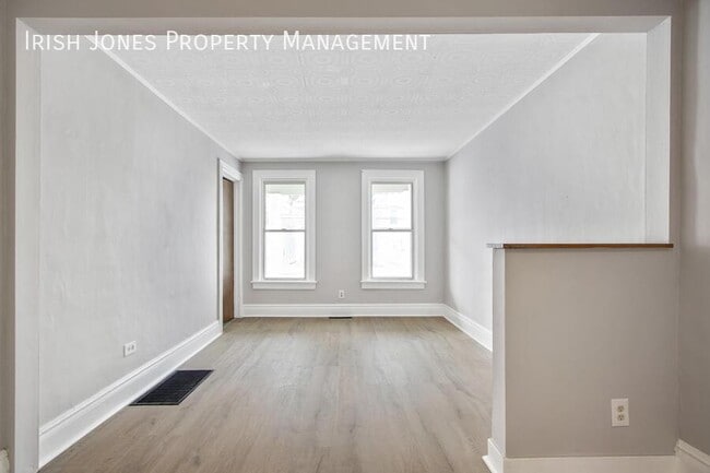 Building Photo - 105 Howell St