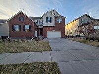 Building Photo - Spacious 4 Bedroom Single Family Home