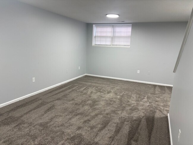Building Photo - Charming & NEWLY Renovated 2-Bedroom Condo...
