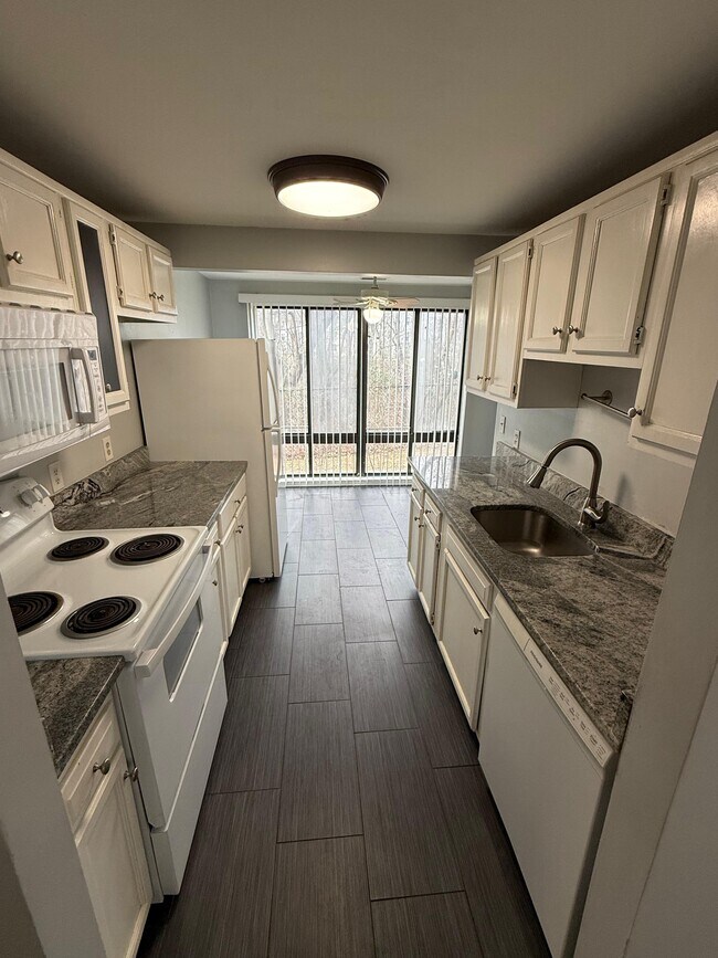 Building Photo - 13200 Chalet Pl