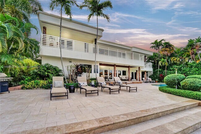 Building Photo - 1247 Seminole Dr