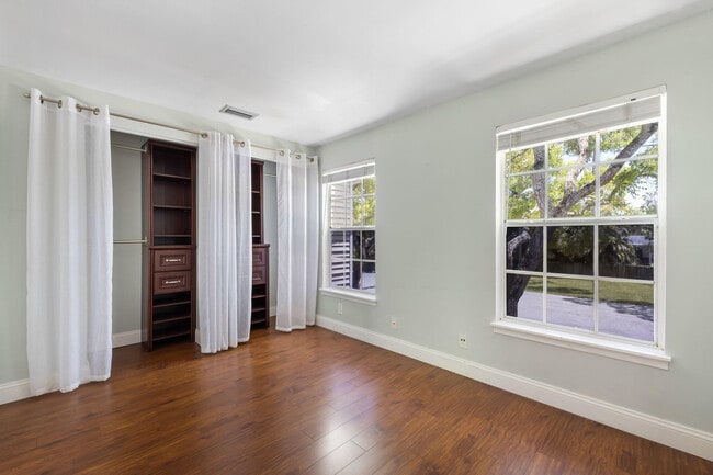 Building Photo - 217 Georgian Park Dr