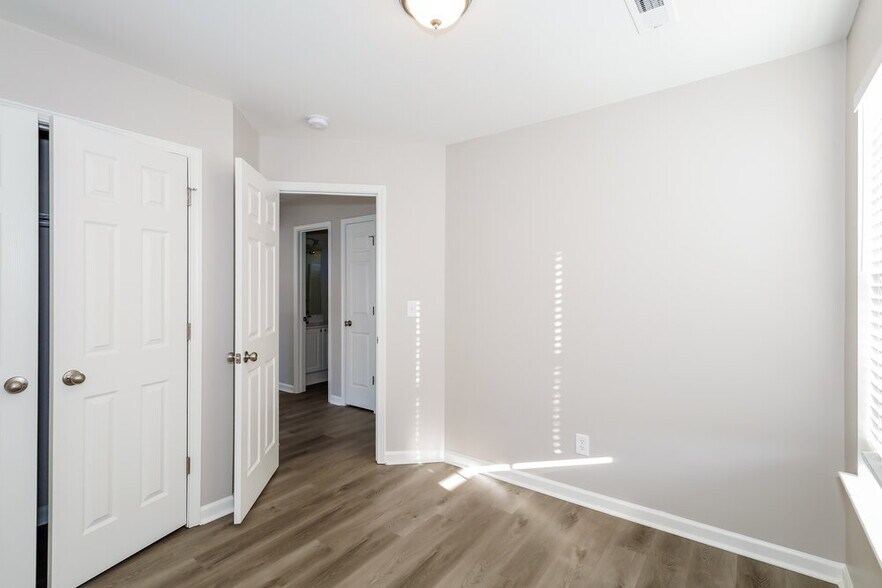 Building Photo - 9422 Isaac Hunter Dr