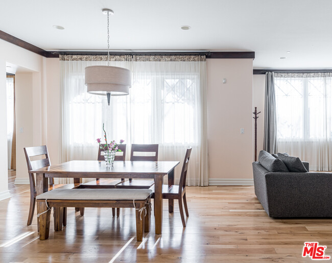 Building Photo - 6241 Crescent Park W