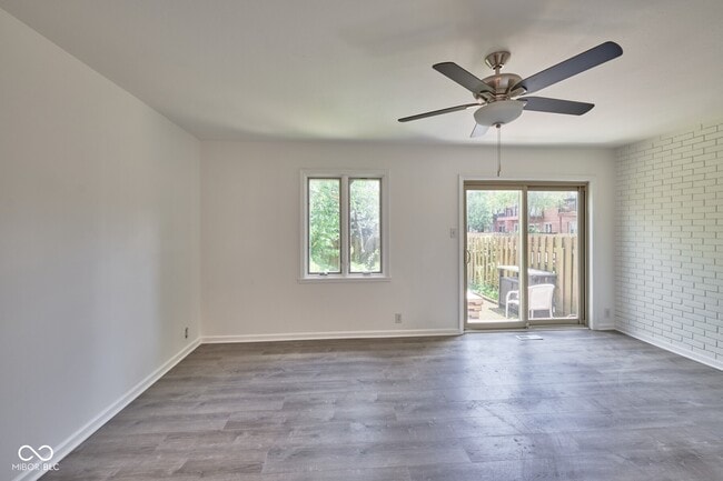 Building Photo - 8511 Canterbury Square W
