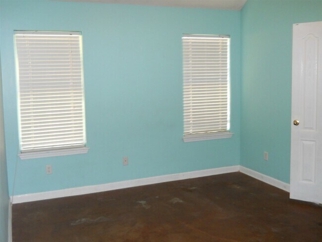 Building Photo - 1098 Breezy Valley Dr