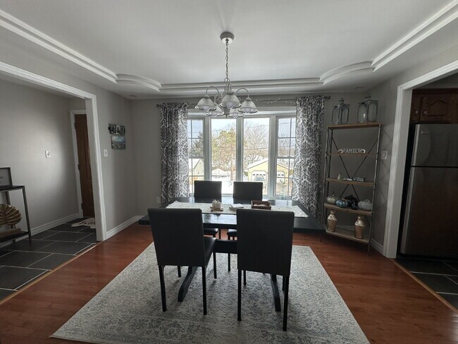 Building Photo - Executive-Style 3BR Single-Family Home on Quiet Dead-End Street – South Portland