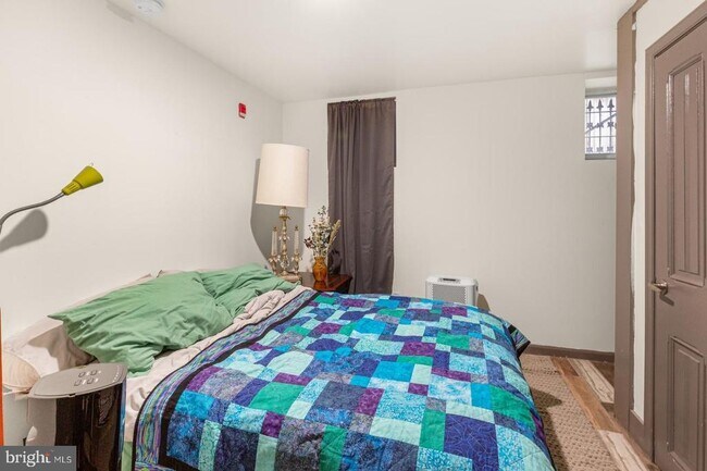 Building Photo - 2318 E York St