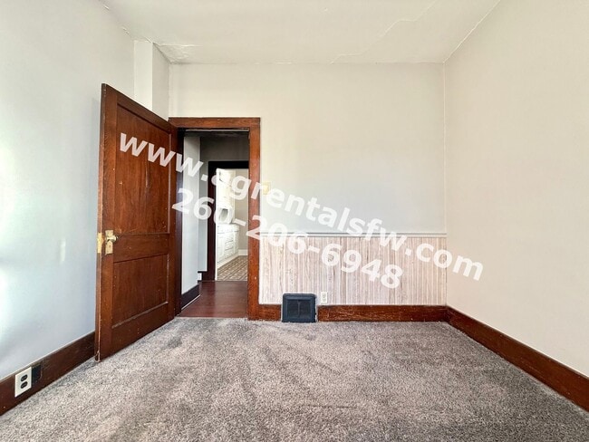 Building Photo - 907 Lincoln Ave