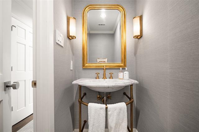 Building Photo - 6243 Del Norte Ln