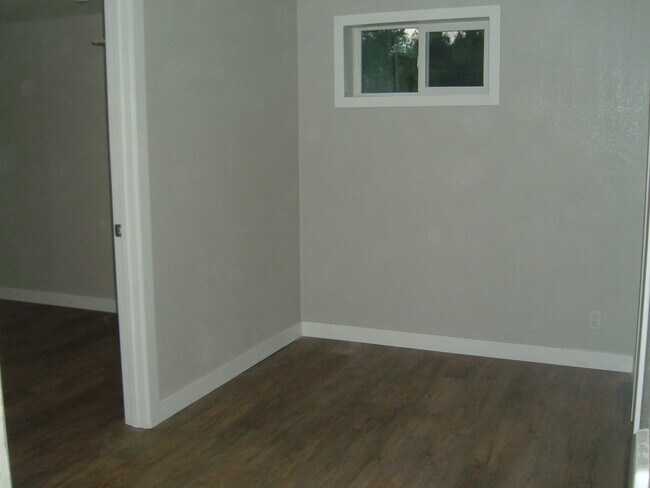 Building Photo - 403 Neyman St