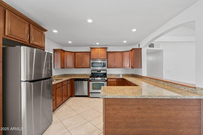 Building Photo - 744 E Meadow Ln