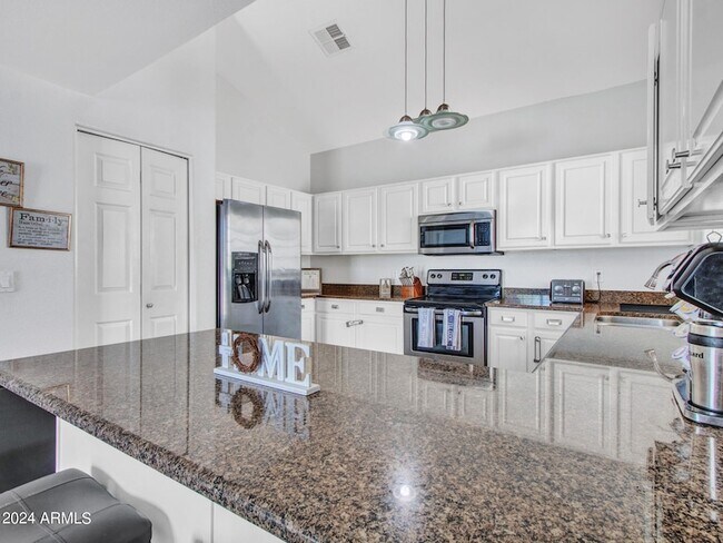 Building Photo - 2801 N Litchfield Rd