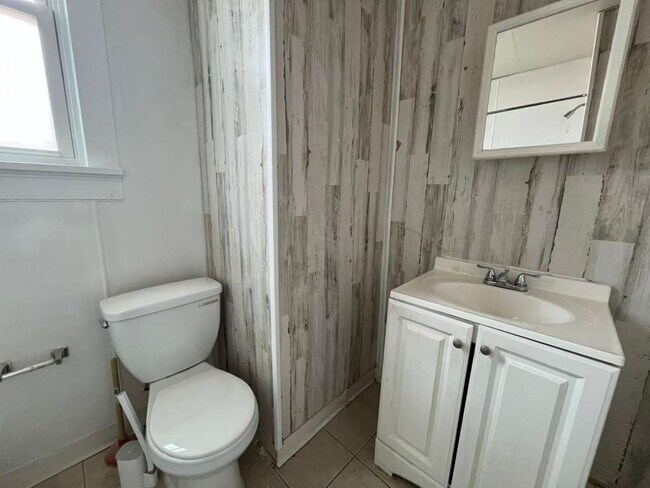 Building Photo - "Charming 2-Bedroom Retreat with Wood Floors with Basement!"