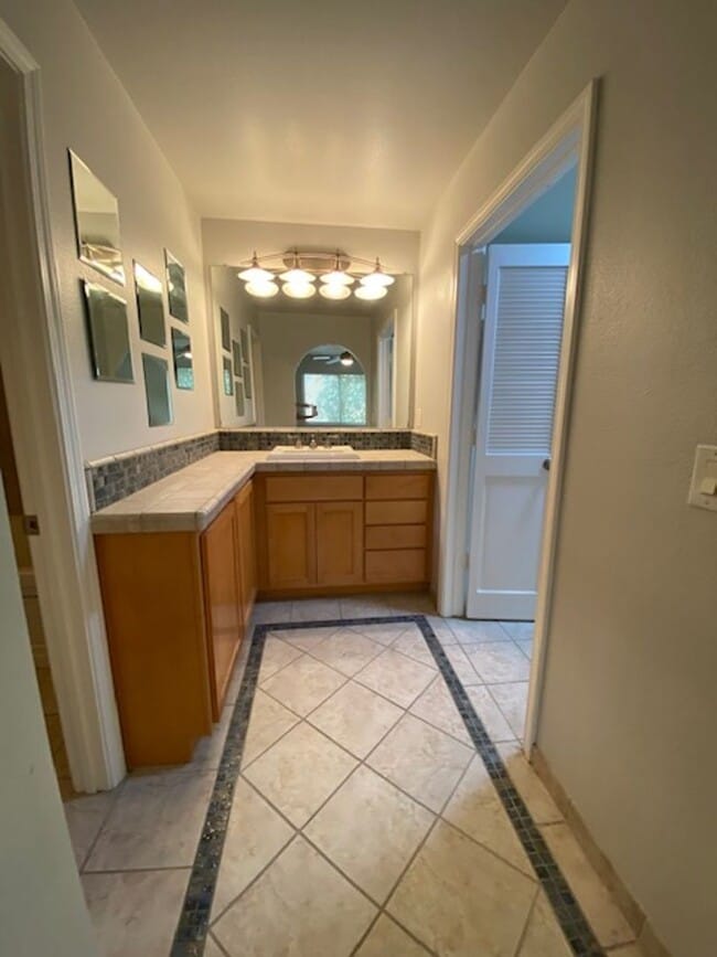 Building Photo - AVAILABLE NOW! Beautiful 2 Bedroom 2 Bath Condo in Citrus Heights!!!