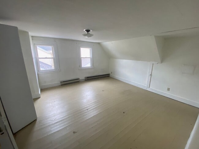 Building Photo - 2 Chapel St