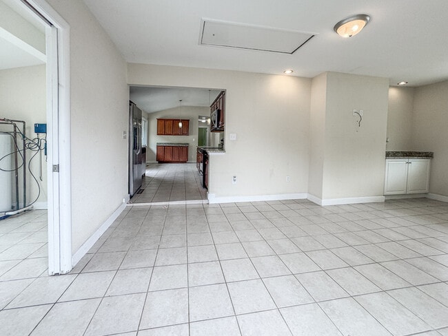 Building Photo - Charming Ranch in Highly Sought-After Grea...