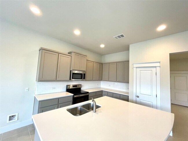 Building Photo - 13001 Hymeadow Dr