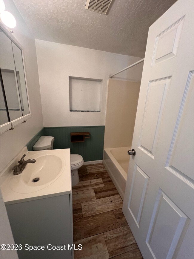 Building Photo - 1330 Lichty St