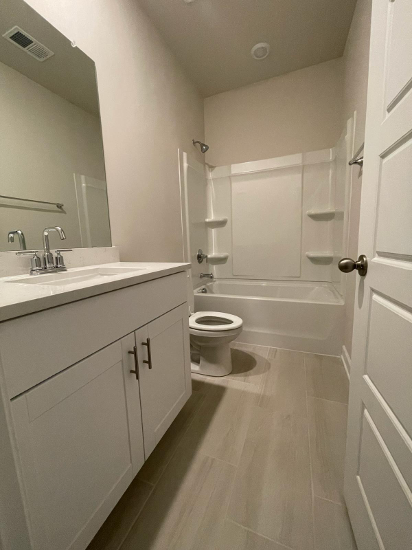 Building Photo - 523 Summit Vw