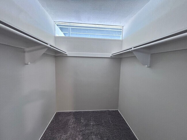 Building Photo - Three Bedroom Two Bathroom Home with Den/Home Office