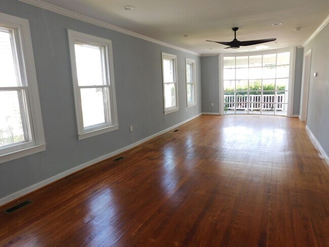 Building Photo - 304 Avenue A