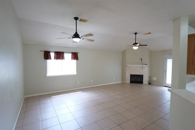 Building Photo - 23135 N Waterlake Dr