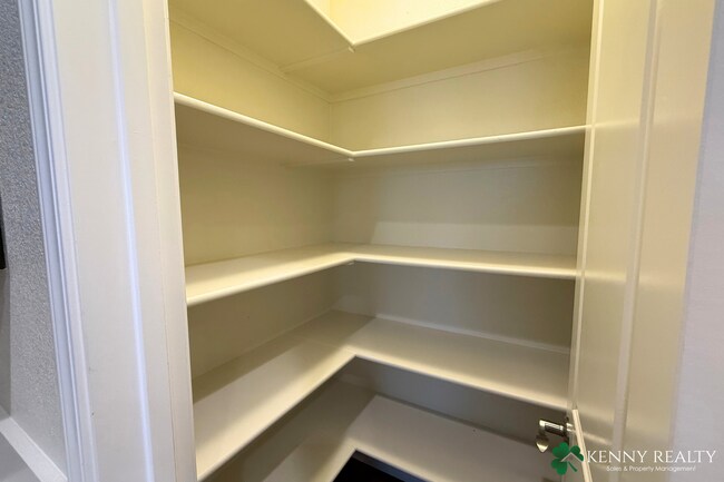 Building Photo - Spacious 2 Bedroom, 2.5 Bathroom Condo wit...