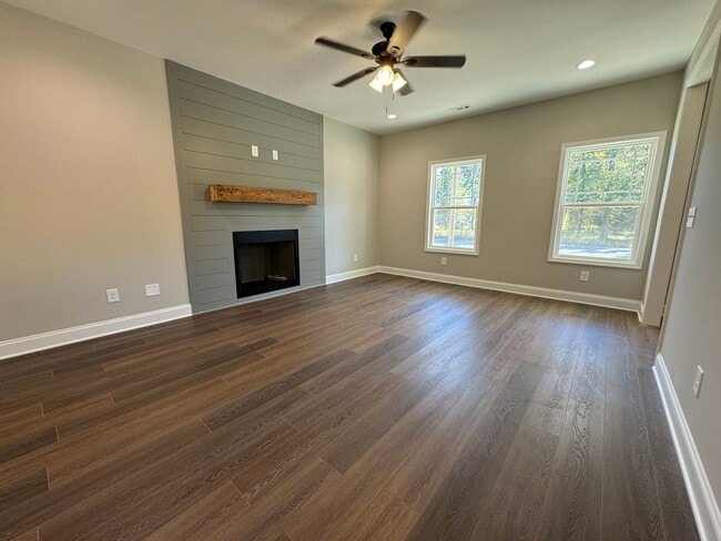 Building Photo - NEWER 4/2.5 House in Armuchee-$2,195