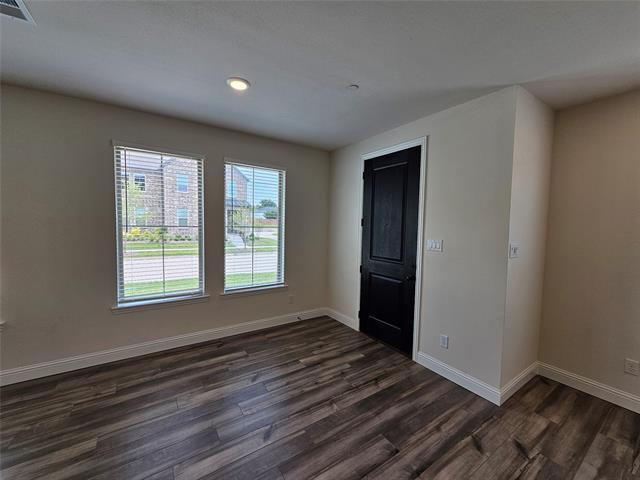 Building Photo - 2800 Jacaranda Dr