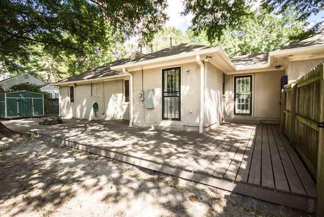Building Photo - GORGEOUS SPACIOUS CORNER LOT HOME FOR RENT