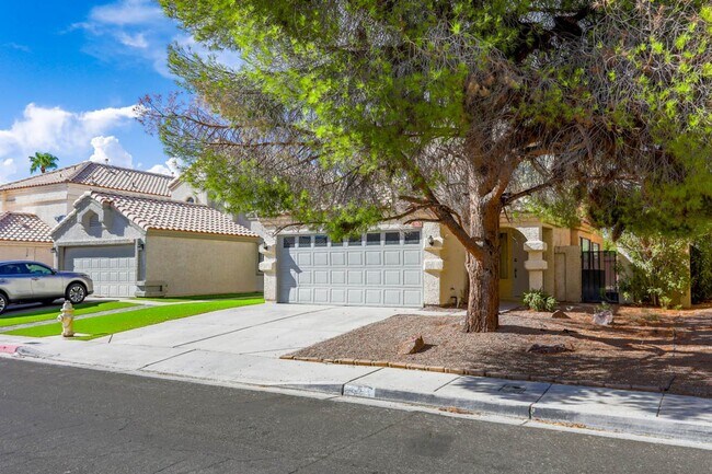 Building Photo - 3 Bed, 2.5 Bath Henderson Beauty