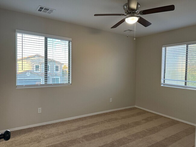 Building Photo - San Tan Valley, 4 bed, 2.5 bath, huge loft, 2300 sqft, 3 car garage