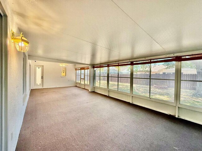 Building Photo - 9815 La Vonda St