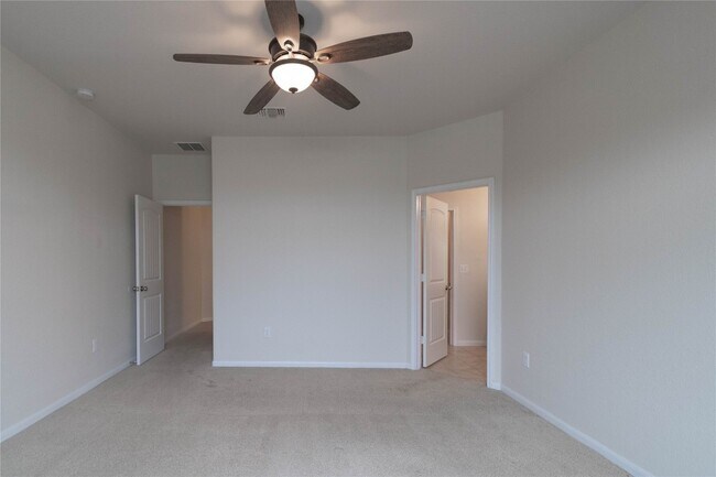 Building Photo - 2880 Donnell Dr