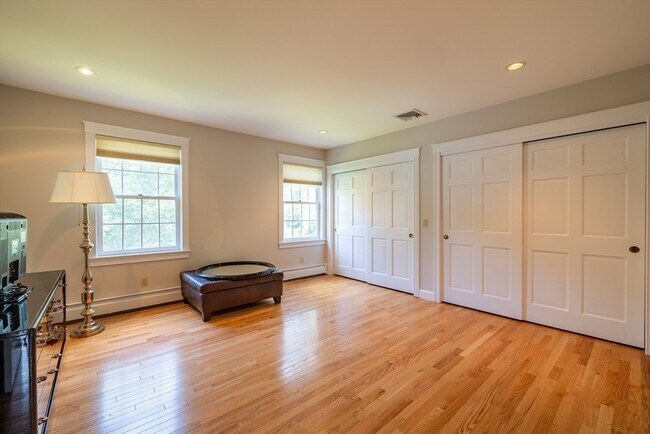 Building Photo - 56 Holt Rd