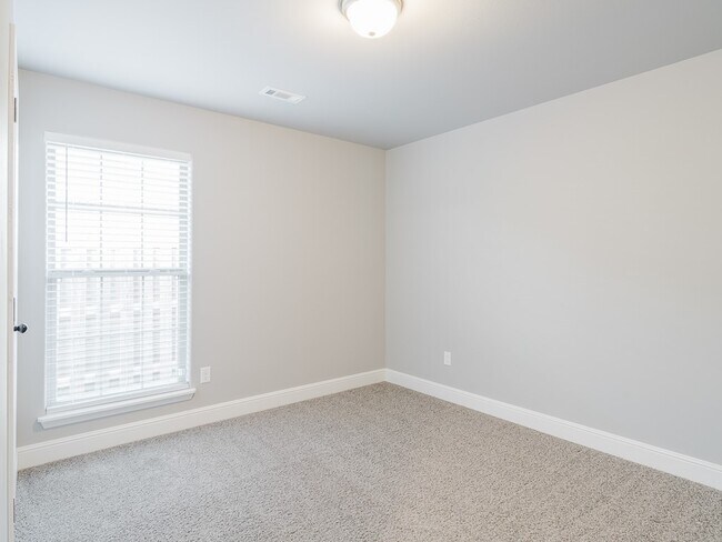 Building Photo - 6100 NW Silas St