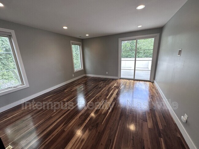 Building Photo - 929 13th Ave S