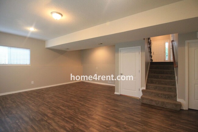 Building Photo - Beautiful Olathe Home, Updated Kitchen, Fe...