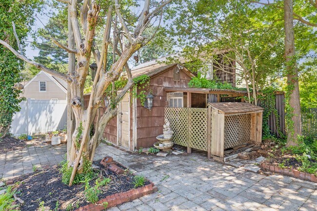 Building Photo - 2917 Chesapeake Ave