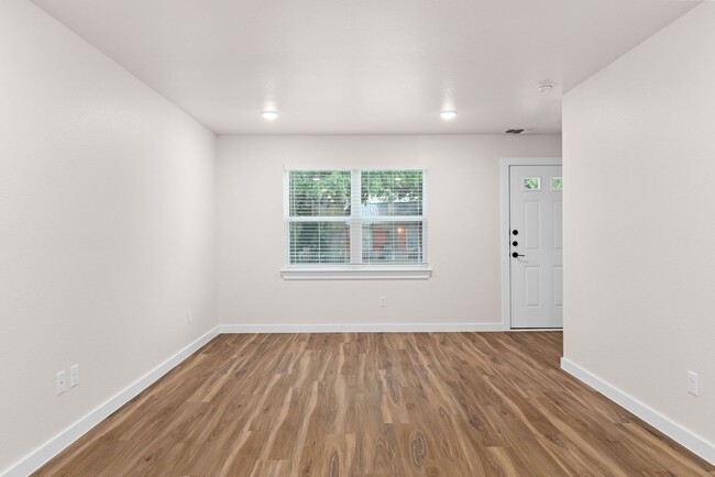 Building Photo - 1003 S 26th St