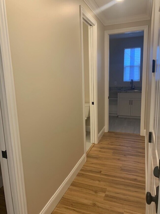 Building Photo - 183 Evergreen Ave