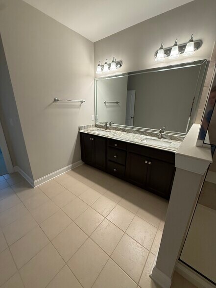 Building Photo - 335 Acorn Hollow Pl