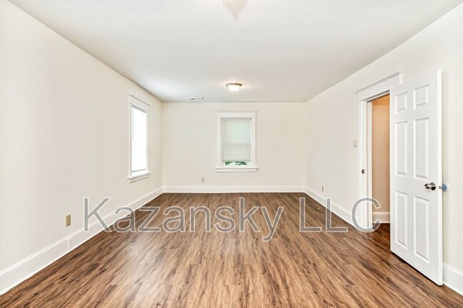 Building Photo - 2477 Brookdale Ave