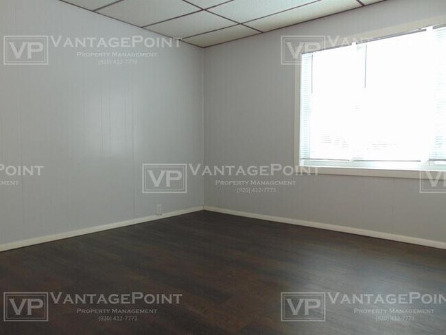 Building Photo - - Manitowoc Home For Rent –