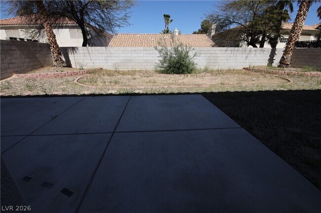 Building Photo - 554 Campus Oaks Ct